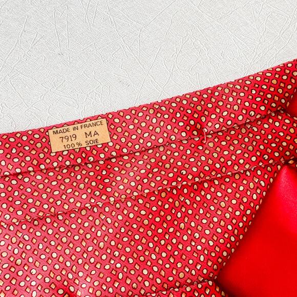 VTG Hermes Men's Neck Tie 100 silk Made in France Red Geometric Dot Pattern - Picture 10 of 12